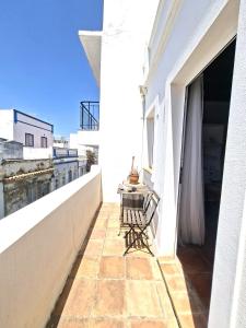 a balcony with a table on the side of a building at Olhão Barreta typical home ASM in Olhão