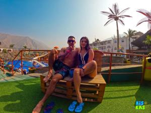 a man and a woman sitting on a bench at a water park at Colpeña Chinchana in Chosica