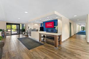 an office lobby with a desk and a television at Allentown Park Hotel by The Red Collection in Fogelsville