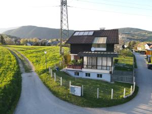 a small house on the side of a road at Apartment nahe Semmering mit Sauna, Kamin & Terrasse in Enzenreith