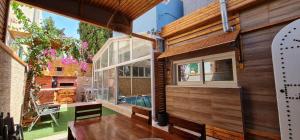 a house with a large window and a wooden table at Nouira Haus in Akouda