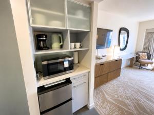 a room with a kitchen with a microwave and a counter at Ala Moana Hotel 24FL Ocean View Renovated in Honolulu