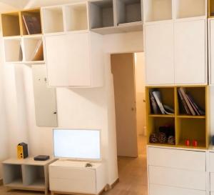 a room with white cabinets and a computer on a desk at Le case di Rebecca in Palermo