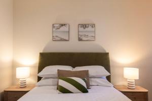 a bedroom with a bed with two lamps on it at Bentleigh & Beyond Your Melbourne Getaway in Melbourne