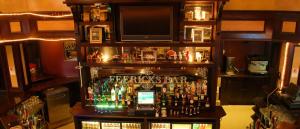 Ο χώρος του lounge ή του μπαρ στο Feerick's Hotel