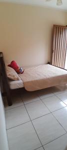 a small bed in a room with a floor at Hotel Reflexos in Santa Juliana +3 photos