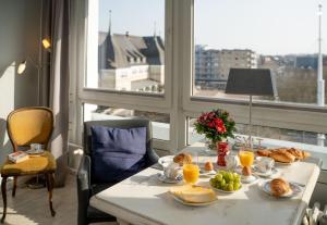 a table with food and drinks on it with a window at Ferienwohnung-Hansen in Westerland