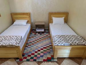 two beds sitting next to each other in a room at Villa Basmat in Oualidia