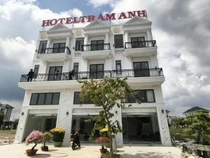 a white building with a sign on top of it at Hotel Trâm Anh 3 in Nhơn Trạch
