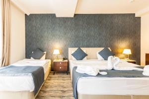 Postel nebo postele na pokoji v ubytování Port View Hotel