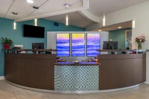 a lobby with a reception desk and two windows at Hilton Vacation Club Daytona Seabreeze Daytona Beach in Daytona Beach +63 photos