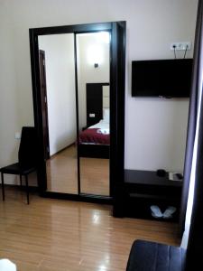 TV a/nebo společenská místnost v ubytování Hotel White Neptun Georgia Tbilisi