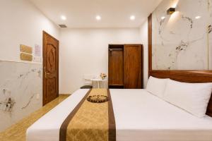 a bedroom with a bed in a room at Yoyo Airport Saigon Hotel in Ho Chi Minh City +37 photos