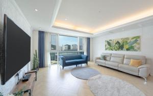 a living room with a couch and a flat screen tv at BS Centum hotel in Busan