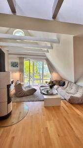 a living room with two couches and a table at Kunst-kuesst-Kueste in Hohwacht