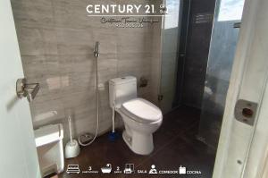 a bathroom with a white toilet and a shower at Moderno Departamnto 3 dormitorios in Moquegua