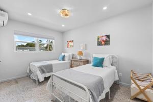 a bedroom with two beds and a window at Neptunes Hideaway in Vero Beach +25 photos