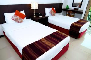 two beds sitting next to each other in a room at Baan Nan Hotel in Nan +34 photos