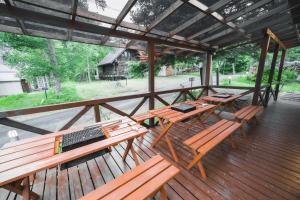 a group of picnic tables and benches on a deck at #65 Stella 八ヶ岳姫木平 in Tateshina
