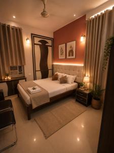 a bedroom with a large bed and a table at Hotel Viraat Inn Gaya in Gaya