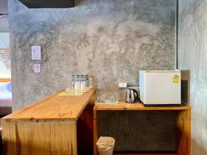 a counter with a coffee maker and a microwave at Southern View Hotel Pattani in Ban Ru Sa Mi Lae