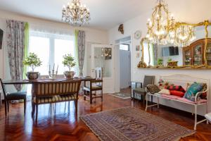 a living room with a table and a couch at Casa Bianca in Silvi Marina