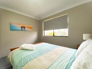 a bedroom with a bed and a window at Karingal in Nambucca Heads +25 photos