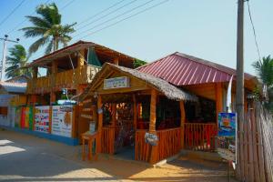 a store on the side of a street at Vibushan Guest House in Nilaveli
