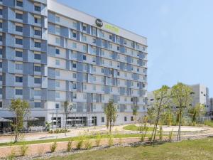 an exterior view of a hotel at B&B HOTEL Marseille Prado Vélodrome in Marseille