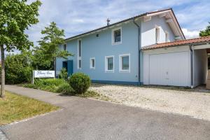 a blue and white house with a garage at Blaues Haus in Buchloe