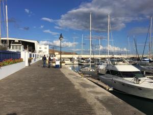 Gallery image of Puerto Calero Boat in Puerto Calero +2 photos
