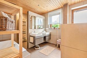 a bathroom with two sinks and a mirror at Ferienwohnung Laura in Illertissen +26 photos