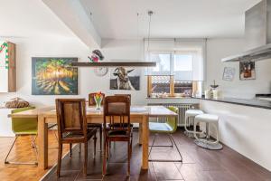a kitchen and dining room with a wooden table and chairs at Ferienwohnung Laura in Illertissen