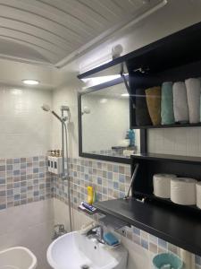 a bathroom with a sink and a mirror at 행운외국인여성전용게스트하우스 in Pup'yŏng-yŏk +111 photos