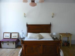 Un pat sau paturi într-o cameră la Nidélice Chambre d'hôtes