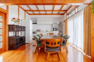 a kitchen and dining room with a table and chairs at ジャポニークハウス in Sanmu