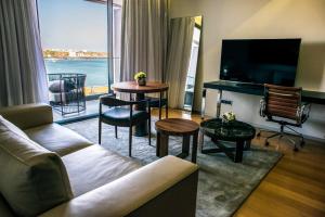 TV a/nebo společenská místnost v ubytování Hotel Pérola