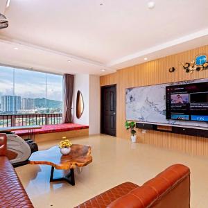a living room with a large flat screen tv at Simpsons homestay - Oasky 36 #viewtamthang #viewbien #vungtau in Xã Thang Tam