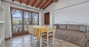 a dining room with a table and a bed at Hotel Villa Rodriguez in Capoliveri