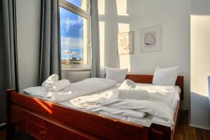 two beds in a room with a window at 2 bedrooms & free parking in Vienna