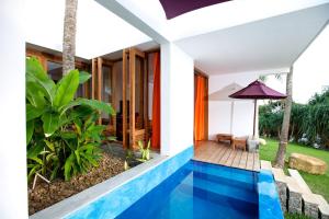 Bazén v ubytování UTMT - Underneath The Mango Tree Spa & Beach Resort nebo v jeho okolí