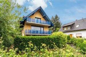 a house with a blue roof and bushes at Haus S 42 in Röbel