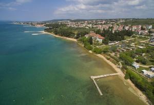 an aerial view of a beach with houses and condos at Bungalov B in Sveti Filip i Jakov