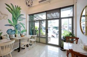 a dining room with a table and chairs at Roi Et Residence Hotel in Roi Et