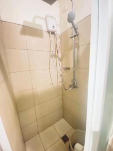 a shower with a shower head in a bathroom at Escapade in Tagaytay by JV in Kaybagal +17 photos