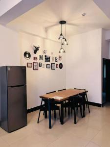 a dining room with a table and a refrigerator at Kinmen Huan Bei 88 B&B in Jincheng