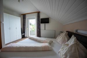 a large bedroom with a bed and a large window at Gästehaus Wulz-Lesjak in Egg am Faaker See