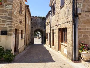 an alley in an old town with an archway at Cantinho da Muralha in Melgaço