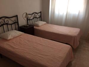 Łóżko lub łóżka w pokoju w obiekcie Apartamento Mateos