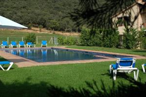 a group of chairs sitting next to a swimming pool at El Ventador de la Torra in Lladurs